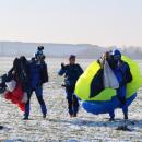 Skoki sylwestrowe sekcji spadochronowej Aeroklubu Gliwickiego, Gliwice 2017.12.30 (28)